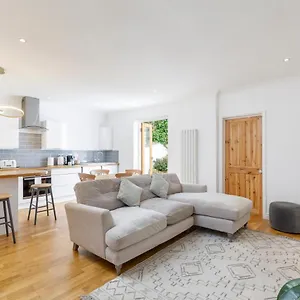  Apartment Lovely, Centrally Located 2-bedroom With Patio United Kingdom